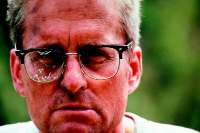 Összeomlás - Michael Douglas