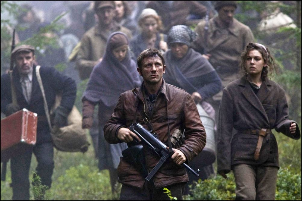 ellenállók - középen daniel craig