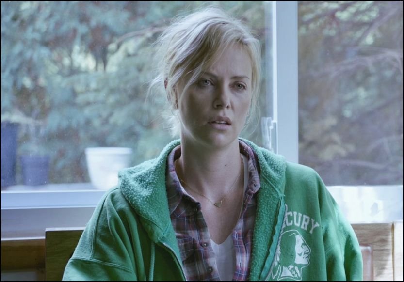 pszichoszingli - charlize theron